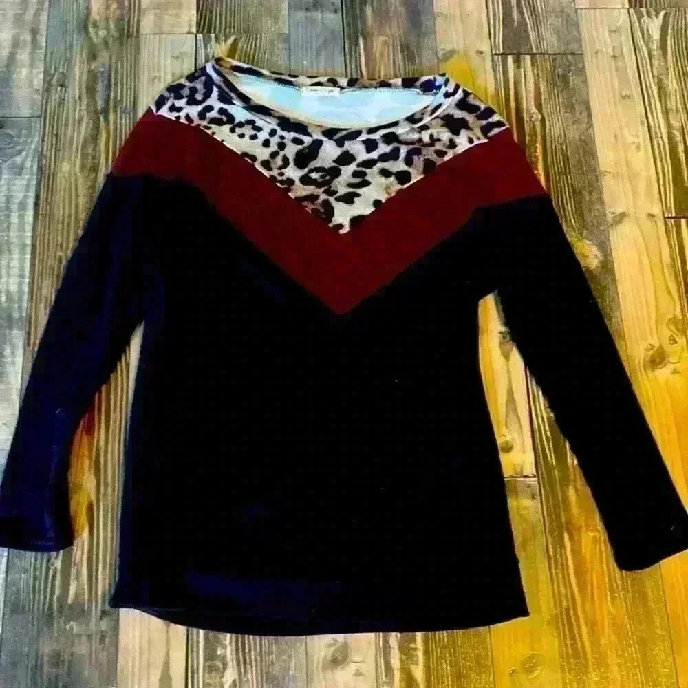 Women’s boutique shirt size small